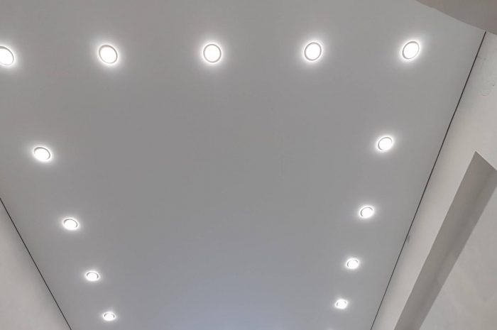 Инновации в освещении: улучшение пространства с помощью освещения для натяжных потолков